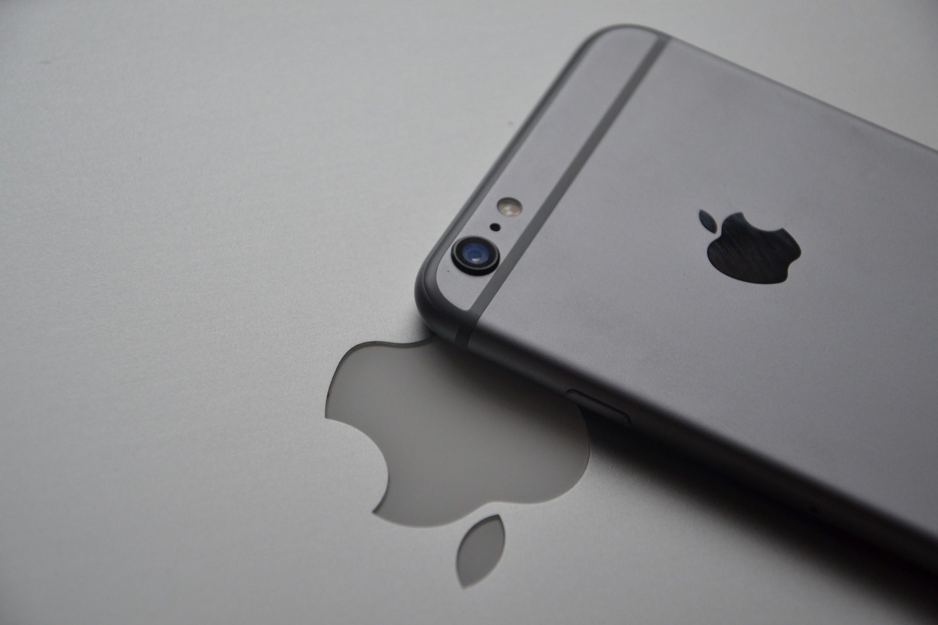 Apple annulla lo sviluppo dell'iPhone SE 4