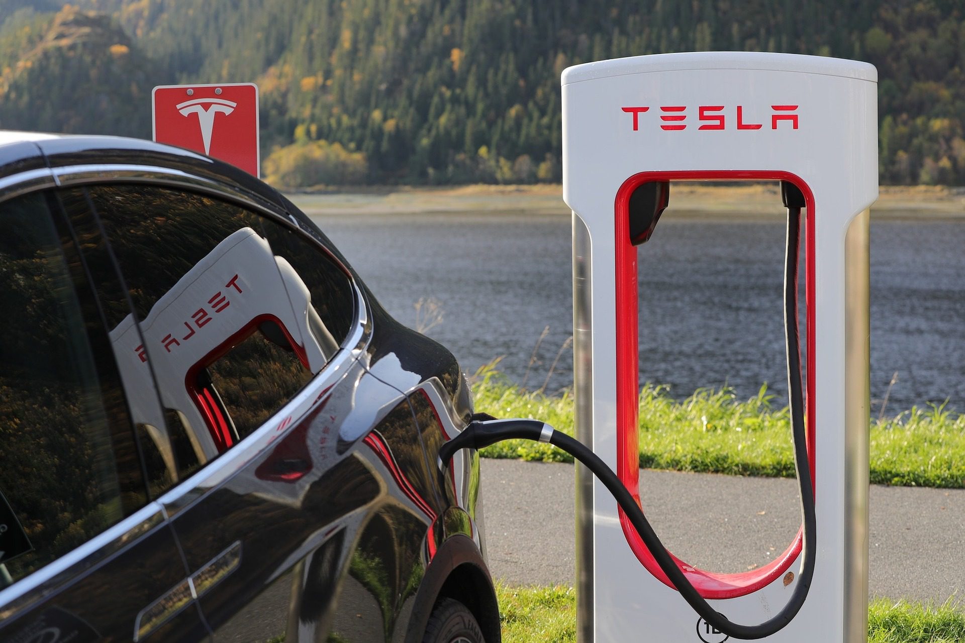 La Corea del Sud multa Tesla per 2,2 milioni di dollari per falsa pubblicità