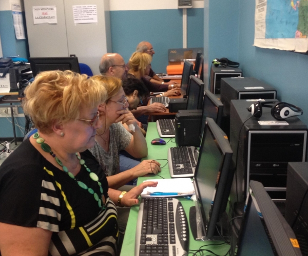 Acicatena: Corso base di Informatica 18-19-20 e 21 Maggio
