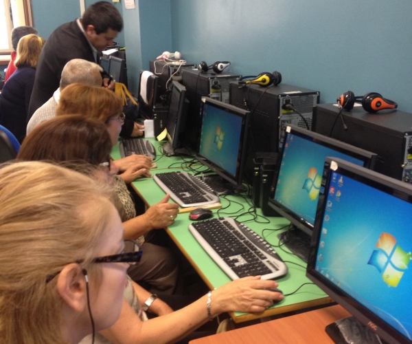 Acicatena: Corso base di Informatica 18-19-20 e 21 Maggio