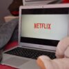 La condivisione delle password di Netflix terminerà a marzo 2023